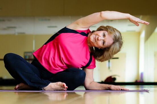 Cours de yoga pour le traitement de l'arthrose du cou