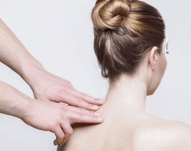 Massage du cou femme